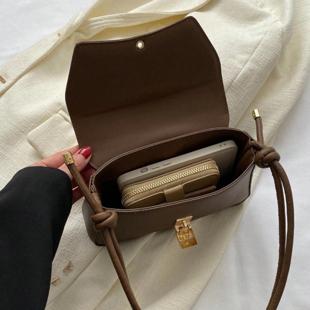 DAPHNE | RETRO CROSSBODY - VESKE MED KLAFF – fra Nordic Boutique & Co. | Nordic Boutique & Co.