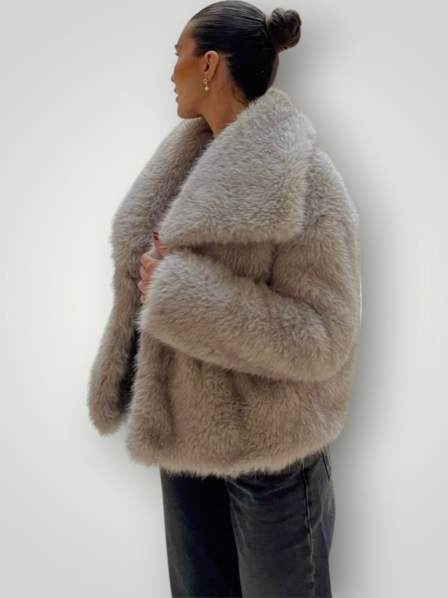 MACY | PELSJAKKE I FUSKEPELS – fra Nordic Boutique & Co. | Nordic Boutique & Co.