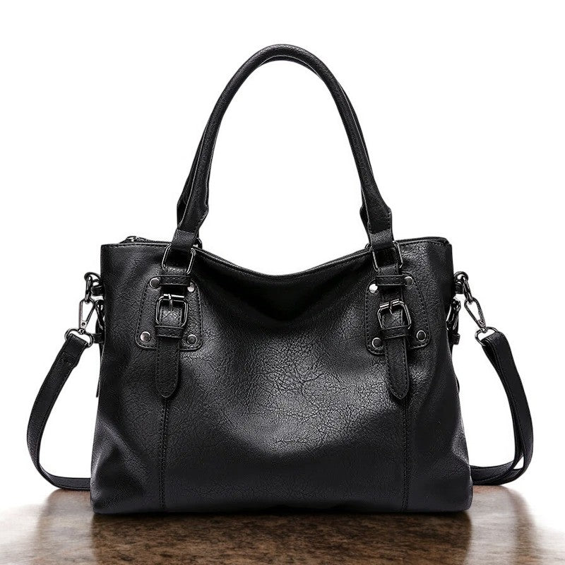 SIENNA’S GRASIØSE TILTREKNING | ELEGANT SKULDERVESKE – fra Nordic Boutique &amp; Co. | Nordic Boutique &amp; Co.